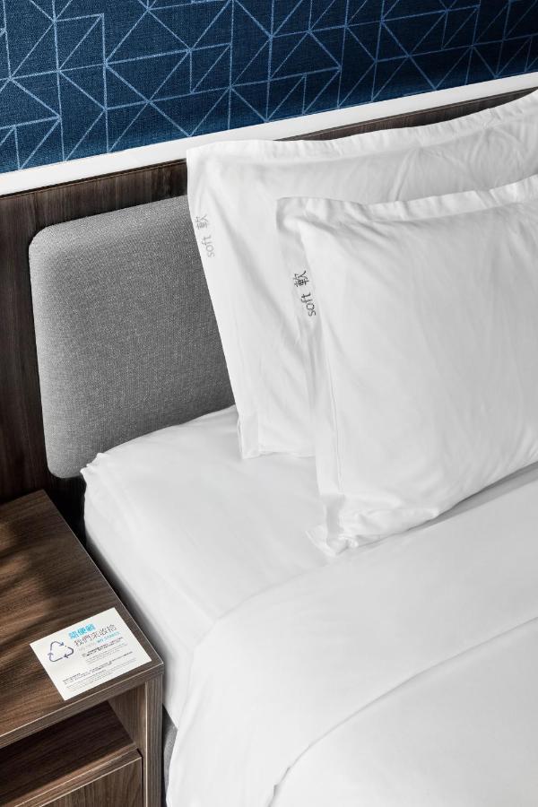 Holiday Inn Express Kaohsiung Love River By Ihg Exterior foto